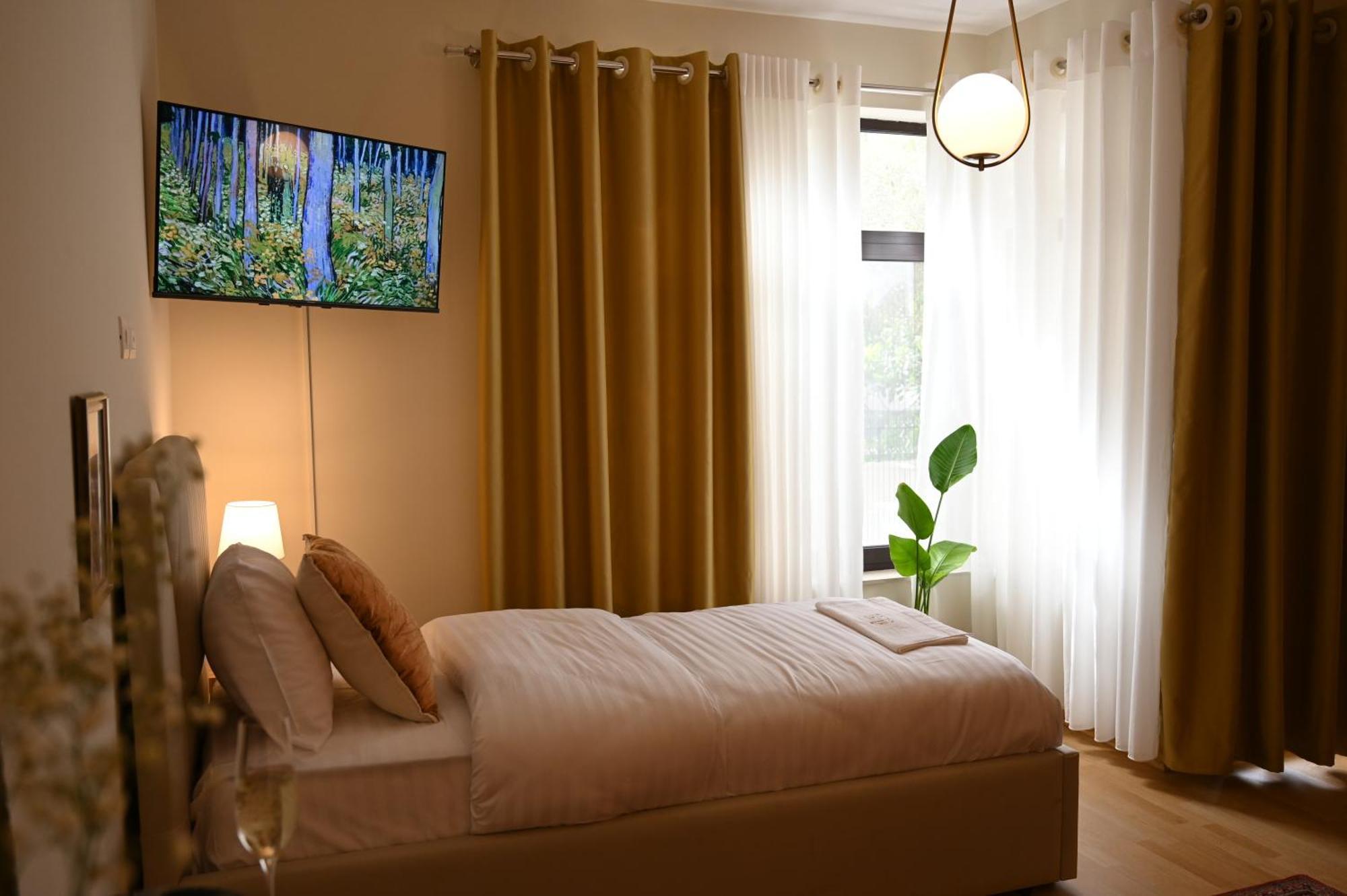 Niche Boutique Hotel Тирана Екстер'єр фото